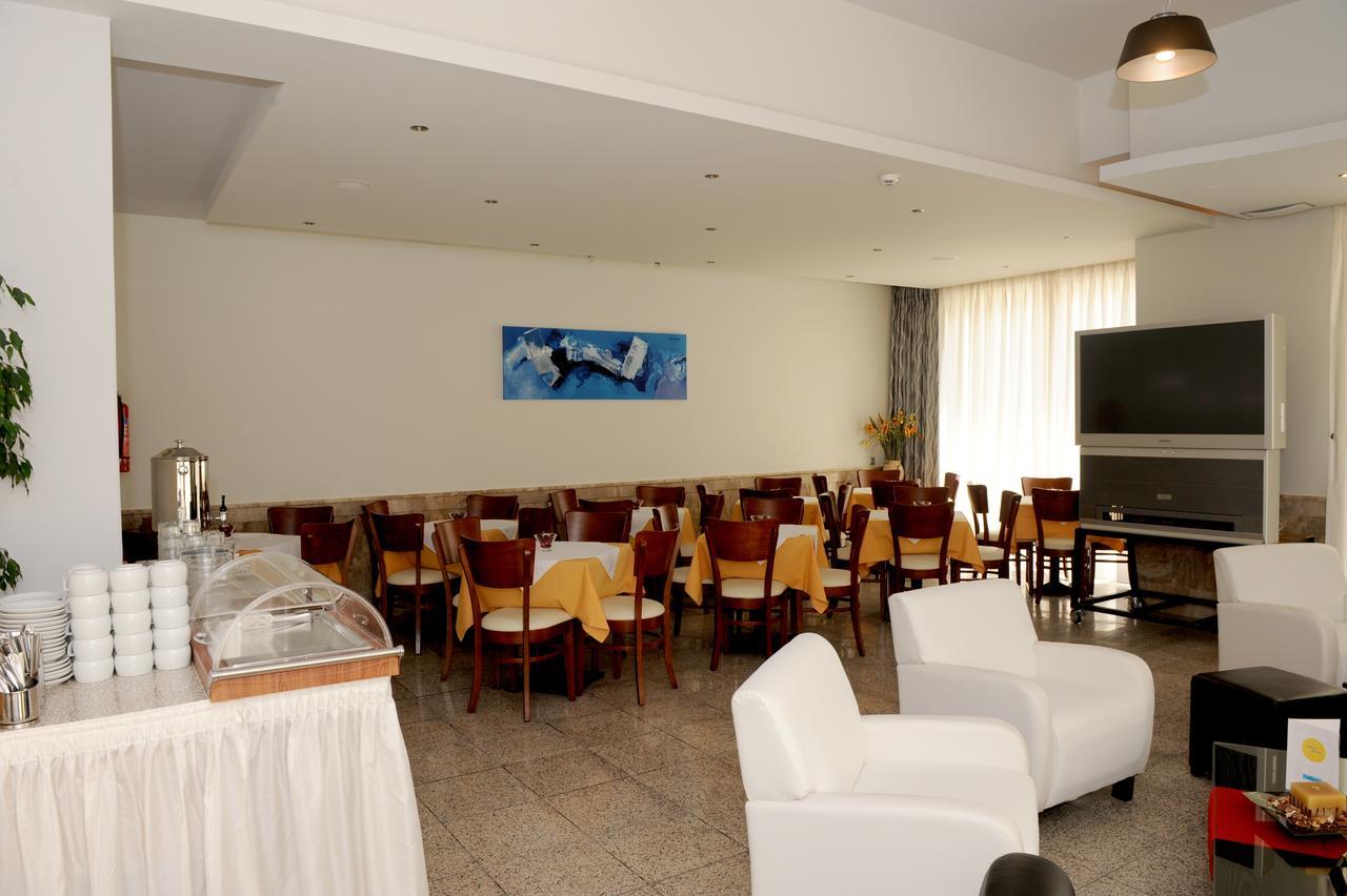 Paritsa Hotel بلدة كوس المطعم الصورة